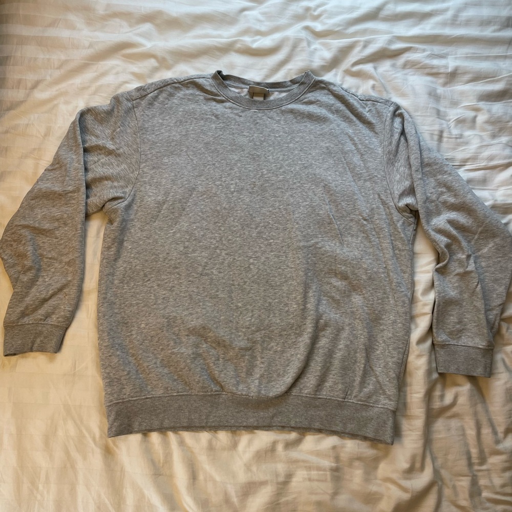 H&M Crewneck Size Large in Grey